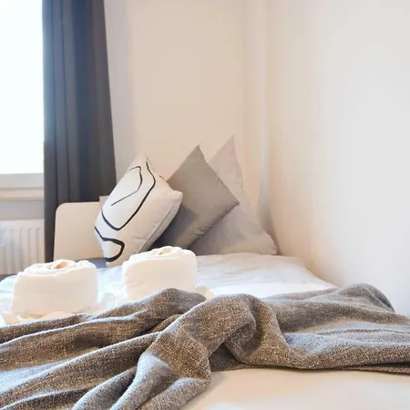 Spacious & Chic Flat With Balcony Near Nurnberg Appartement Zirndorf